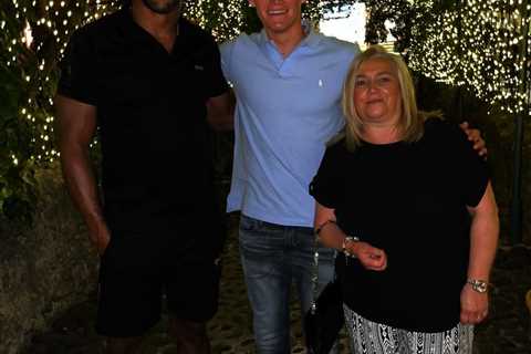Anthony Joshua looks relaxed as he poses with Man Utd star Scott McTominay ahead of huge Oleksandr..