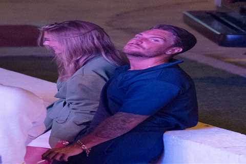 Tom Zanetti is dating Love Island’s Arabella Chi as they’re spotted cuddling up at romantic dinner..