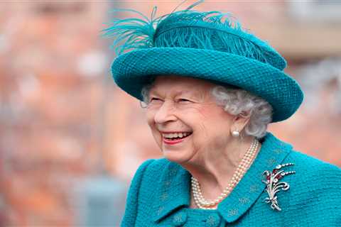 Queen visits Coronation Street and pops into the Rovers Return