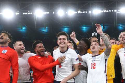 Watch Anthony Joshua’s rousing message sent to the England team as boxing champ tells them ‘the..