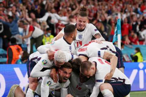 England’s Euro 2020 heroes slammed as ‘scared and miserable’ by Premier League flop van Hooijdonk..