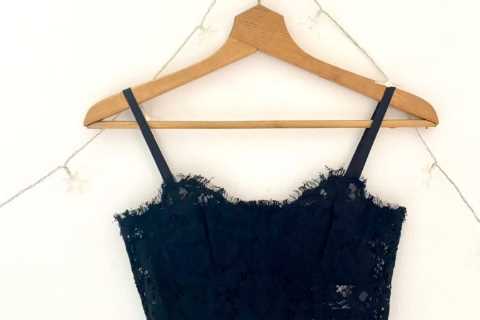 Prince William &amp; Harry’s cousin Lady Amelia Windsor flogs her worn bras online – you can get..