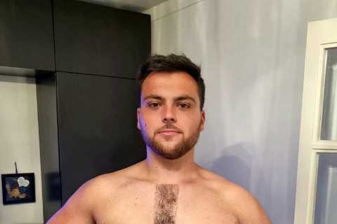 England fan shaves ‘It’s Coming Home’ into his back hair and St George’s cross on chest