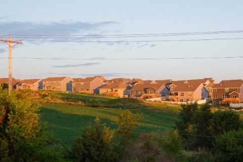 The Big Question of the 2022 Midterms: How Will the Suburbs Swing?
