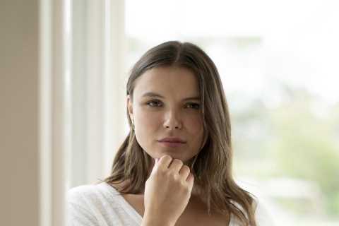 Who is Lie With Me actress Phoebe Roberts?