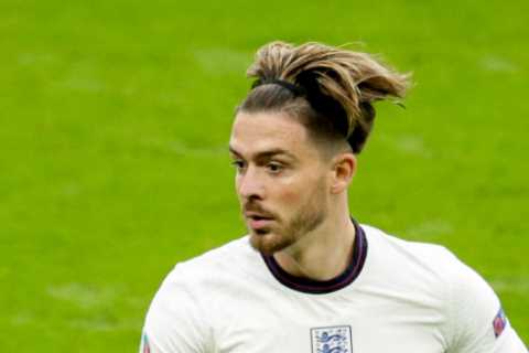Why is Jack Grealish playing with bandage on his hand during Euro 2020?