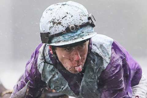 Watch race that forced jockey Oisin Murphy to issue extraordinary apology to punters after..