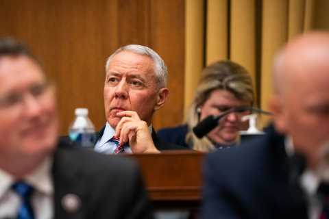 G.O.P. Lawmakers Question Amazon’s Connections on Pentagon Contract