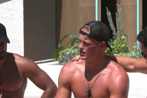 Love Island 2021: Where are Love Island ‘R’ hats the Islanders are wearing from and where to buy..