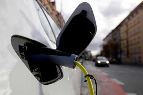 Drivers to get discount for charging electric cars at unpopular hours to stop National Grid..