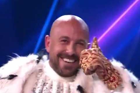 Watch as Liverpool legend Pepe Reina reveals himself to be Penguin from Spain’s version of Masked..
