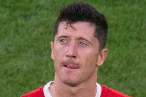 Chelsea transfer target Robert Lewandowski has ‘clubs putting out feelers’, confirms unhappy Bayern ..