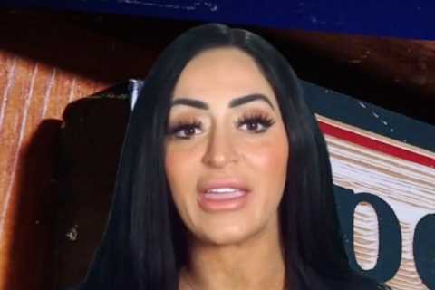 Jersey Shore’s Angelina Pivarnick admits there’s ‘tons of resentment’ in marriage to husband Chris..