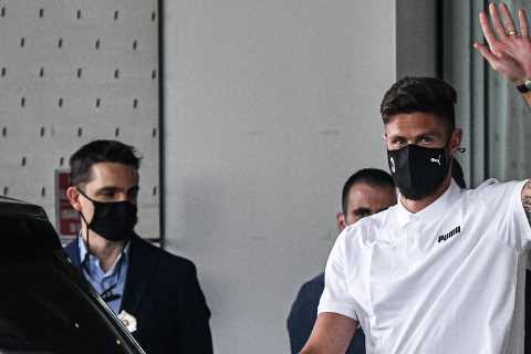 Chelsea star Olivier Giroud in Milan to seal £2m AC Milan transfer after agreeing two-year deal