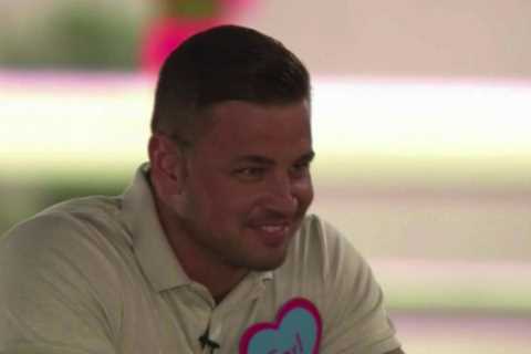 Awkward moment Katie Price’s fiance Carl walks into a door on Love Island as his date with Cara De..