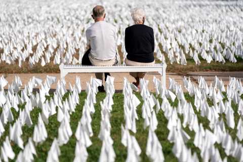 White flags along the National Mall will mark more than 600,000 U.S. Covid deaths.
