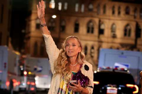 Sarah Jessica Parker looks stunning as she hails a cab in Manhattan on the set of the Sex and the..