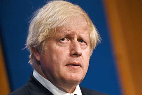 Boris Johnson urged to relax 10-day quarantine rules now and not wait until August 16