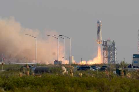 Bezos Launches to Space, Aiming to Reignite His Rocket Company’s Ambitions
