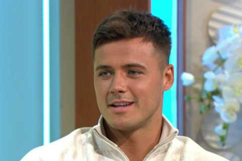 Emotional Brad McLelland reveals he’s found long lost sister after 15 years after she watched him..