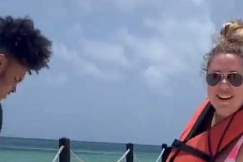 Teen Mom star Kailyn Lowry shows off curves in a hot pink bikini while on vacation