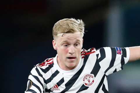 Man Utd flop Donny van de Beek set to snub transfer interest from Spain, Italy and Germany to fight ..