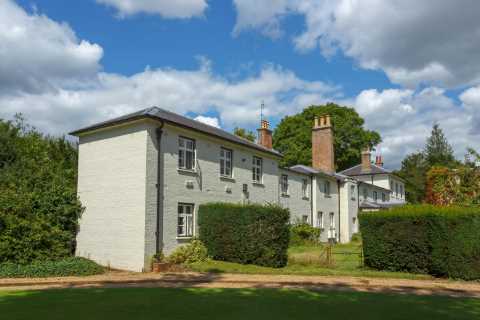 Prince Harry’s remaining belongings taken from Frogmore Cottage &amp; placed in storage in latest..