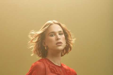 13 Reason’s Why’s Tommy Dorfman praised by The Crown’s Emma Corrin &amp; co-stars after..
