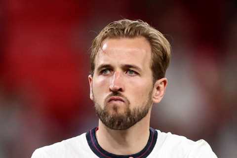 Harry Kane poised for £160m Manchester City transfer after Spurs boss Levy agrees to let him join..