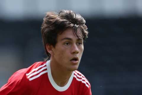Man Utd boss Solskjaer in Facundo Pellistri U-turn with winger set to STAY at Old Trafford after..