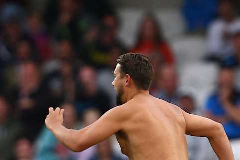 The Hundred delayed by STREAKER as fan strips off at Northern Superchargers vs Welsh Fire at..