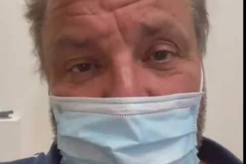 Homes Under The Hammer star Martin Roberts in hospital dash after foot condition flares up