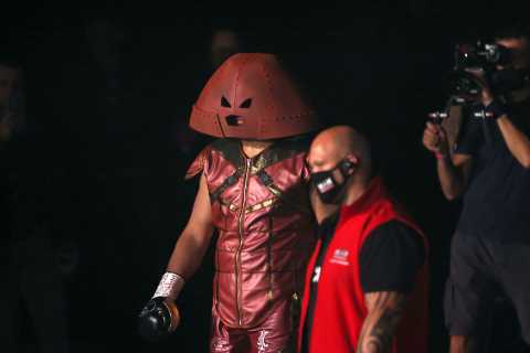 Joe Joyce wears bizarre X-men style walk-on outfit… then demolishes Carlos Takam in superhuman..