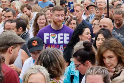 Thousands of anti-vax protesters descend on central London for demo