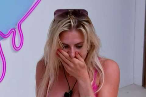 What is the Love Island postcard on Casa Amor?
