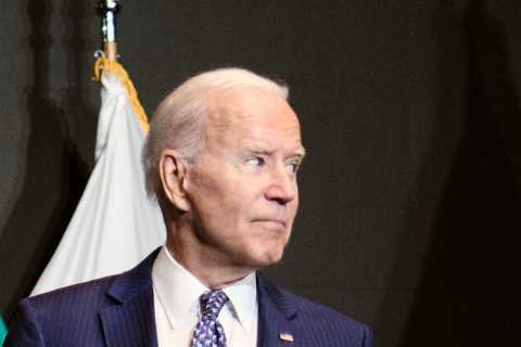 Biden Weighs Vaccine Mandate for Federal Workers