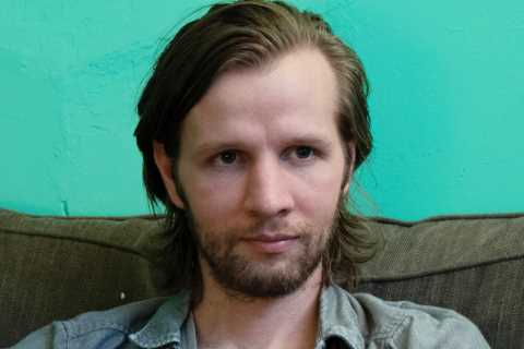 Ex-Intelligence Analyst Is Sentenced for Leaking to a Reporter