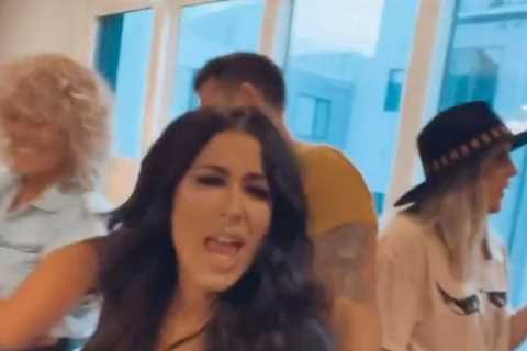Teen Mom Chelsea Houska SLAMMED for hanging out with country star Morgan Wallen’s baby mama after..