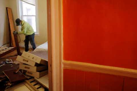 Democrats scramble to save the federal eviction freeze, as frustration with Biden mounts.