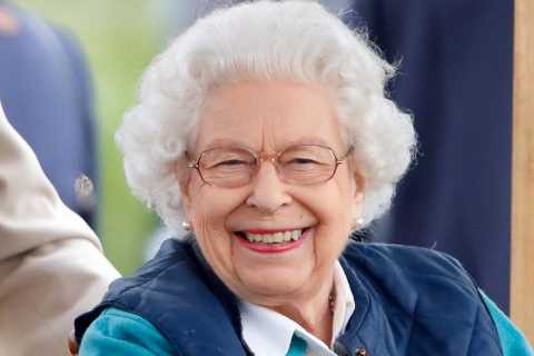 Clueless American tourists didn’t recognise the Queen and asked if she had ever met HERSELF, aide..