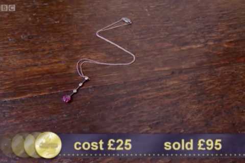Antiques Road Trip expert’s eyes light up after VERY lucky spot at vintage jewellery stand