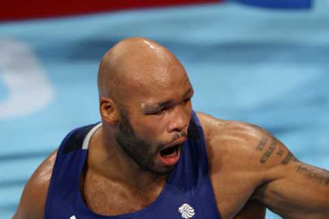 Frazer Clarke boxing bout STOPPED as Team GB star is left with blood pouring from horror cut at..