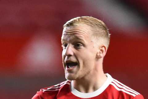 Man Utd stars impressed by Van de Beek’s body transformation with £35m midfielder ‘working hard in..