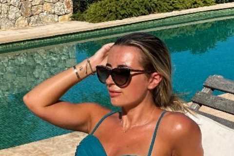 Dani Dyer shows off her incredible abs as she poses in a bikini on her family holiday in Spain