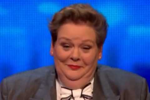 Bradley Walsh forced to halt The Chase as Anne Hegerty calls out player’s wardrobe blunder in..