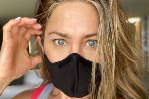What did Jennifer Anniston say about the COVID-19 vaccine?