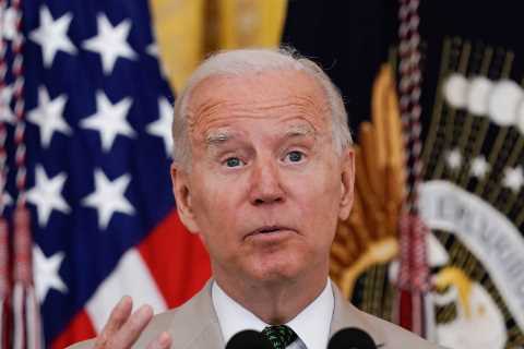 Biden blunder as he says ‘350million Americans are vaccinated’ – when there aren’t that many people ..