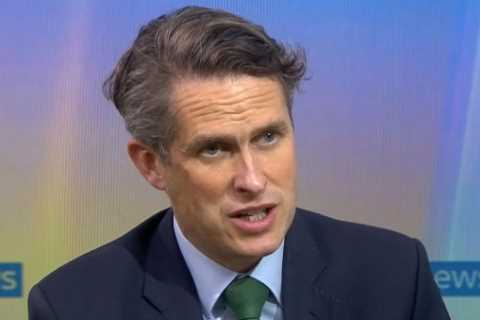 Universities refusing to give in-person lectures should slash ‘rip-off’ £9k-a-year fees, Gavin..