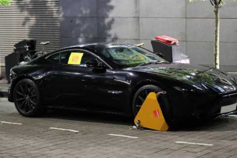 Man Utd star David De Gea has £150k Aston Martin Vantage CLAMPED for not having any tax after Ivy..