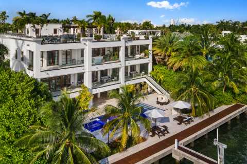 Floyd Mayweather drops $18M on Miami mansion with private dock &amp; outdoor theater